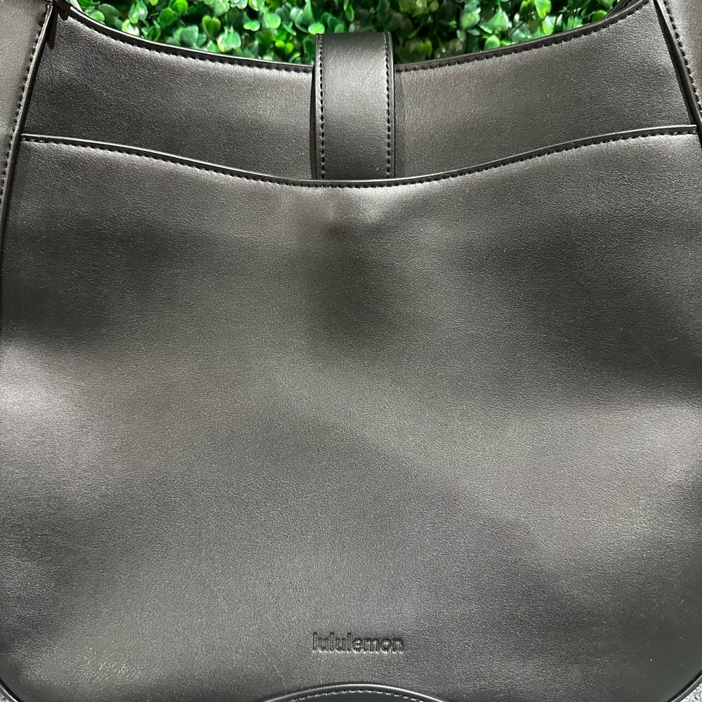 Lululemon Leather Alternative Shoulder Bag 8L NEW SOLDOUT - Picture 7 of 8